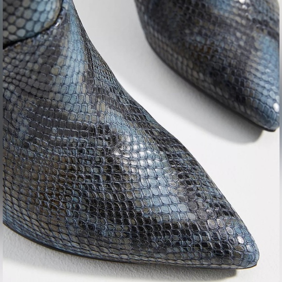 Anthropologie‎ Chio Blue Snake Print Ankle Boot Booties, Size 40 - Picture 5 of 11